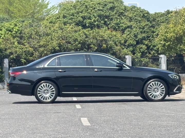 Mercedes-Benz E-Class 2023 E 300 L Luxury — фото 27