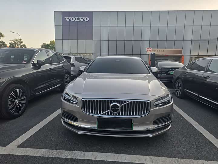 Volvo S90 Hybrid 2023 T 8 4 WD — фото 2