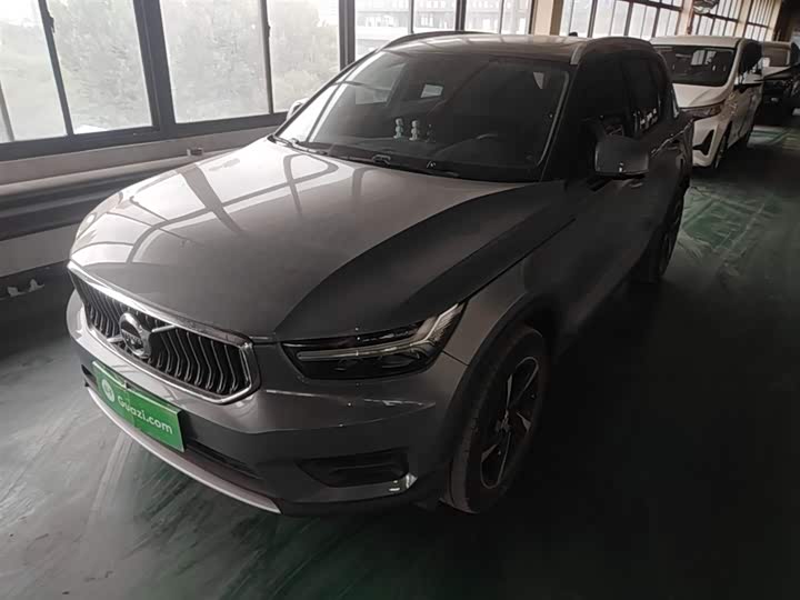 Volvo XC40 2020 T 3 — фото 1