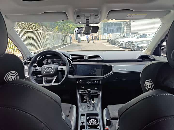 Audi Q3 2023 35 TFSI (1.5 T) — фото 13