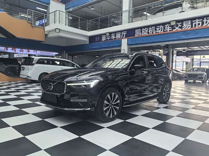 Volvo XC60 2023 B 5 4 WD