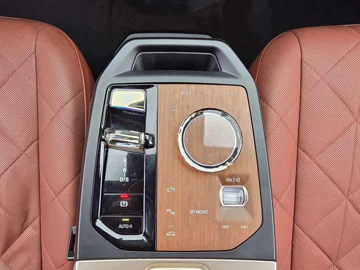 BMW i 2022 x Drive 50 — фото 13