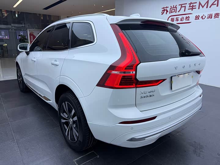 Volvo XC60 2022 B 5 4 WD — фото 12