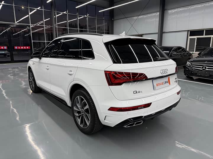 Audi Q5L 2023 40 T — фото 15