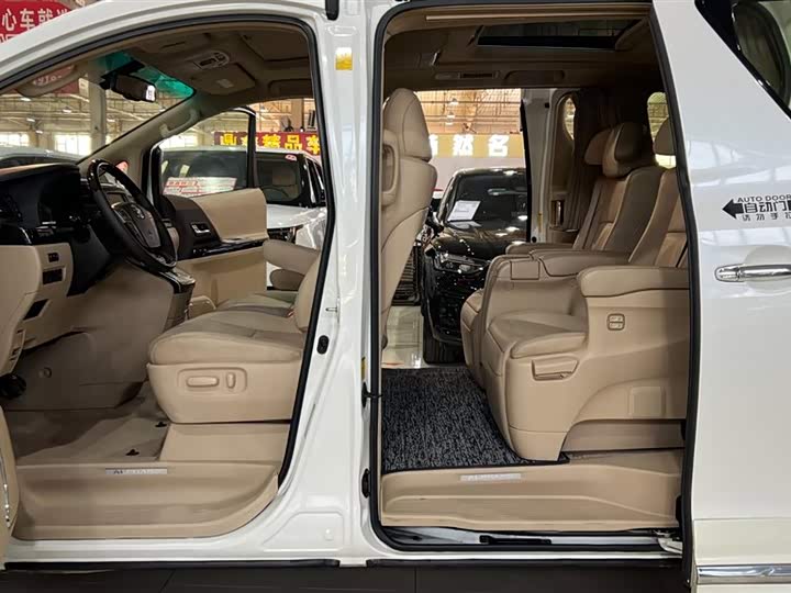 Toyota Alphard — фото 24