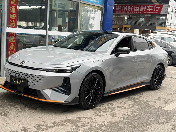 Changan UNI-V 2024 1.5 T Sport — фото 1