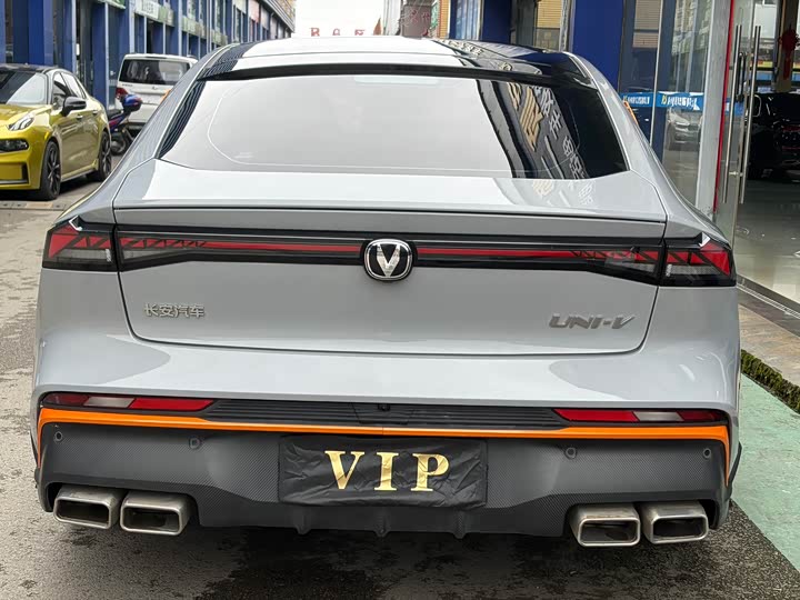 Changan UNI-V 2024 1.5 T Sport — фото 7
