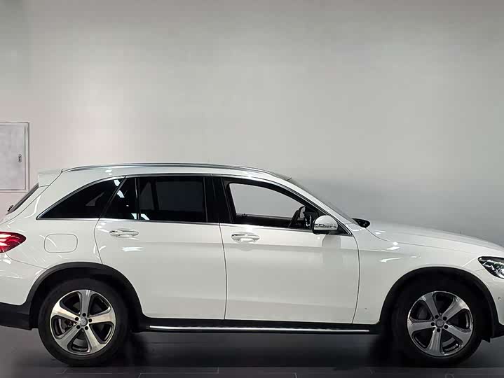 Mercedes-Benz GLC 2016 GLC 260 4 MATIC Luxury — фото 2