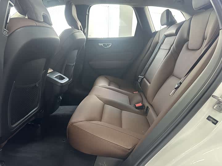 Volvo XC60 2020 T 5 4 WD — фото 5