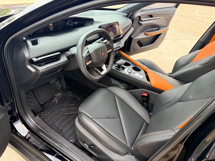 Changan UNI-V 2023 1.5 T Premium — фото 19