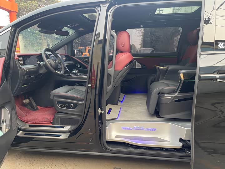 Trumpchi M8 2025 Hybrid — фото 4