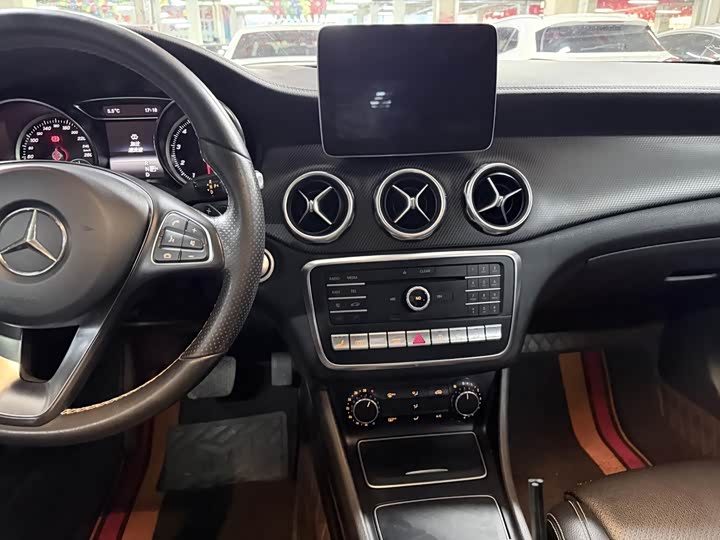 Mercedes-Benz GLA 2017 GLA 220 4 MATIC — фото 12