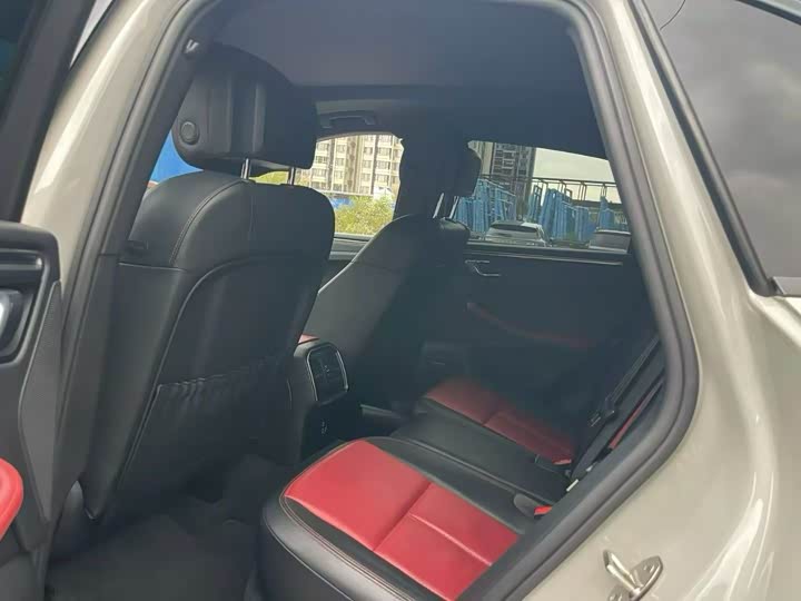 Porsche Macan 2021 Macan 2.0 T — фото 9