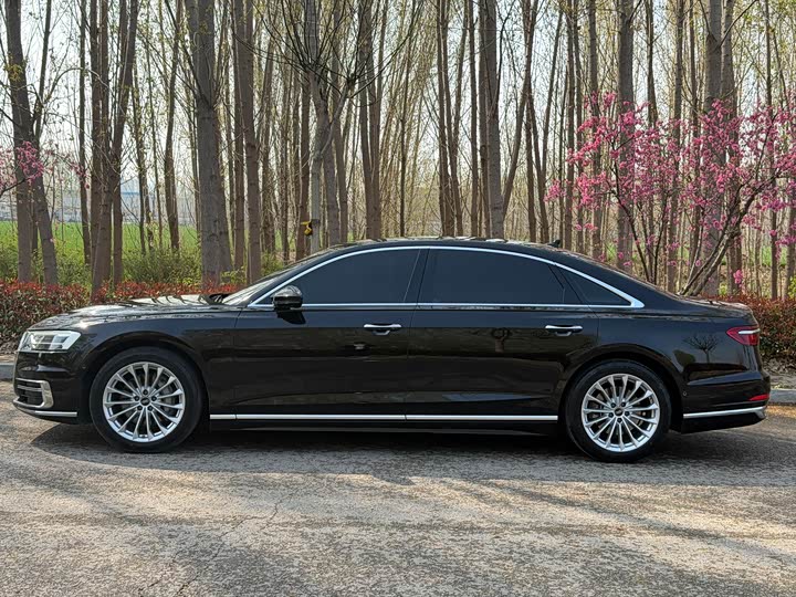 Audi A8 2021 A 8 L 50 TFSI quattro Comfort — фото 2