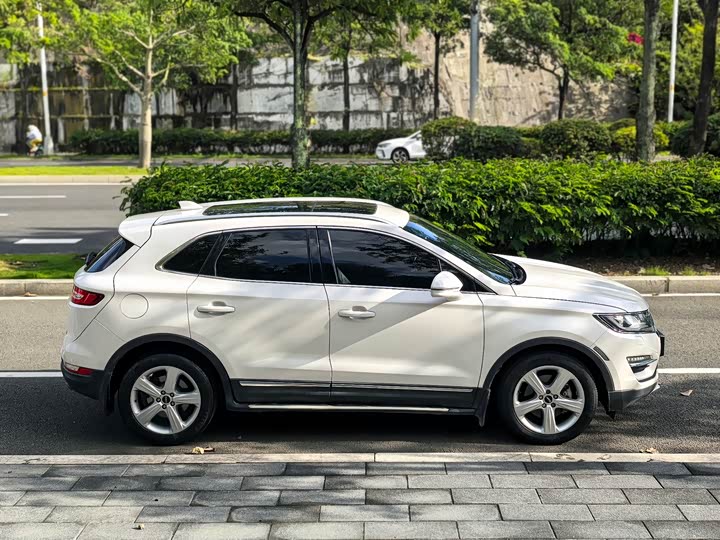 Lincoln MKC 2017 2.0 T 2 WD — фото 29