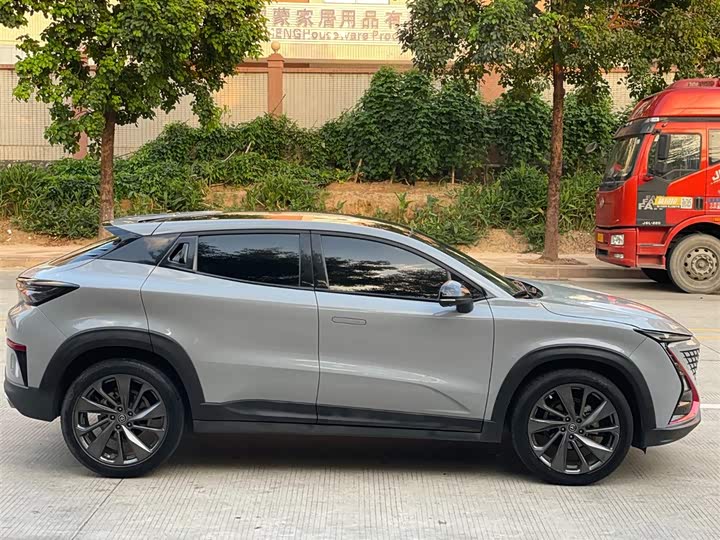 Changan UNI-T 2022 1.5 T Premium — фото 13