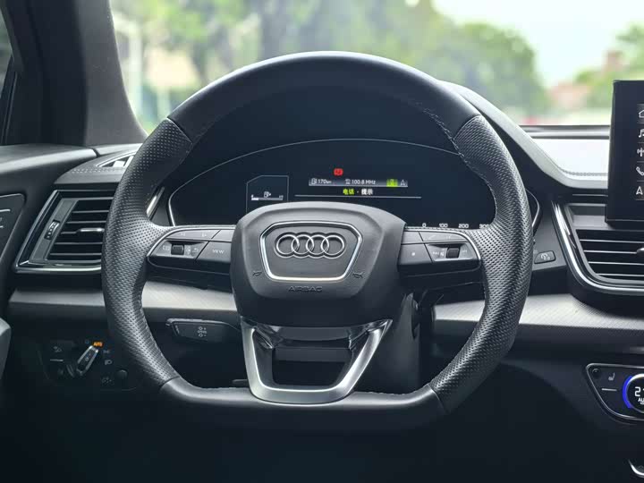 Audi Q5L Sportback 2022 40 TFSI Luxury — фото 11