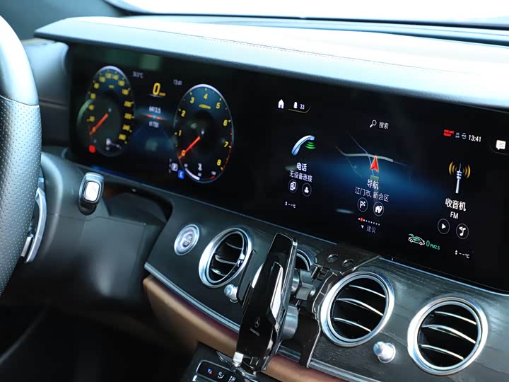Mercedes-Benz E-Class 2021 E 300 L Luxury — фото 23