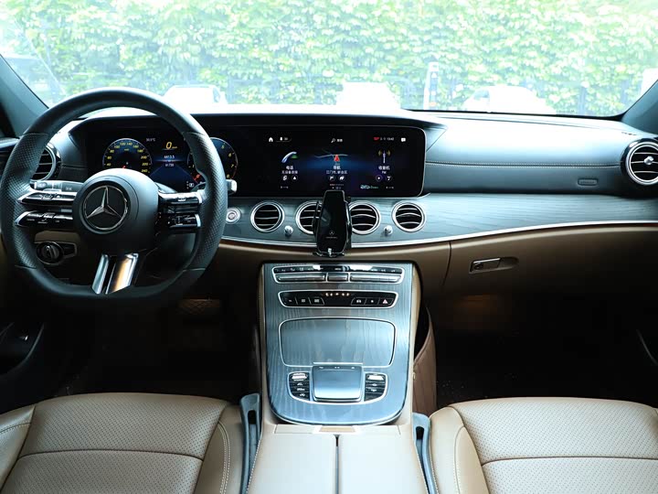 Mercedes-Benz E-Class 2021 E 300 L Luxury — фото 26