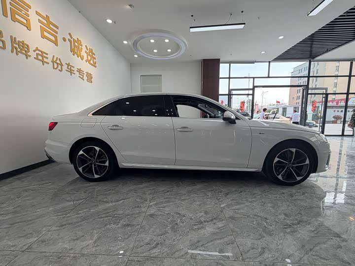 Audi A4L 2022 40 TFSI — фото 5