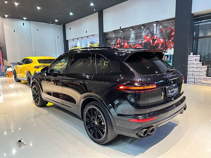 Porsche Cayenne 2016 Cayenne Turbo S 4.8 T — фото 5