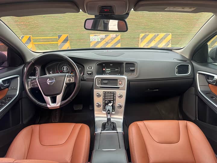 Volvo S60 2015 S 60 L 2.0 T — фото 17