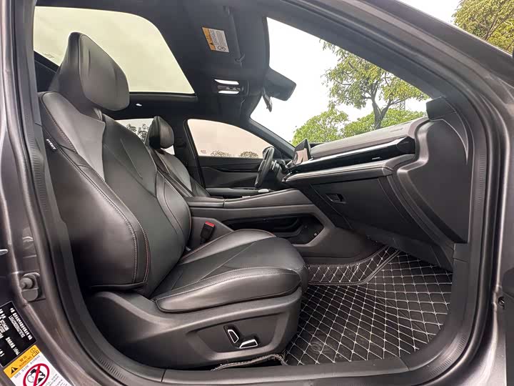 Changan UNI-V 2022 1.5 T Premium — фото 17