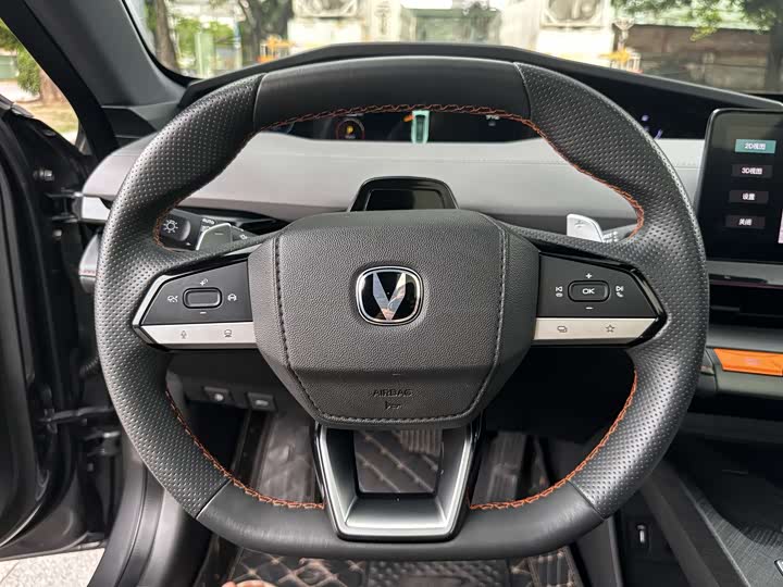 Changan UNI-V 2022 1.5 T Premium — фото 20