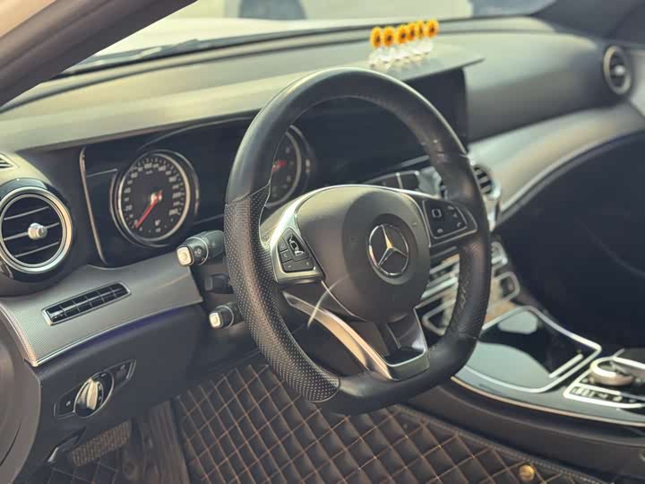 Mercedes-Benz E-Class E 200 спорт — фото 12