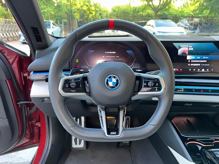 BMW i 5 M 60 2024 x Drive M 60 — фото 6