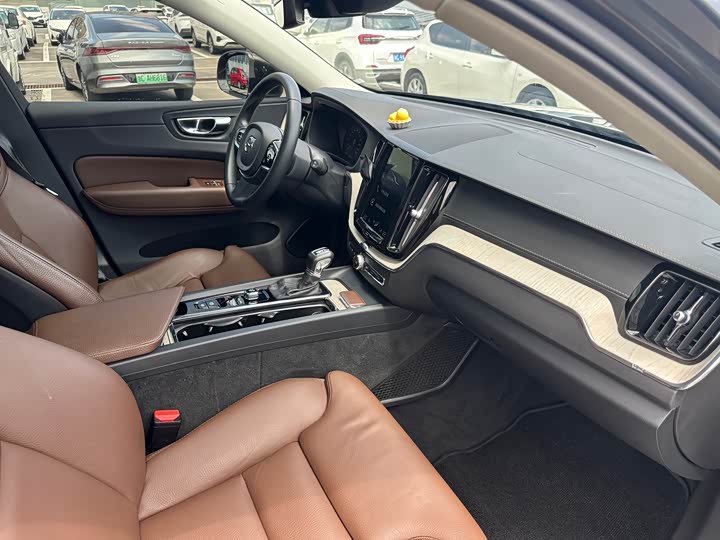 Volvo XC60 2020 T 5 4 WD — фото 10