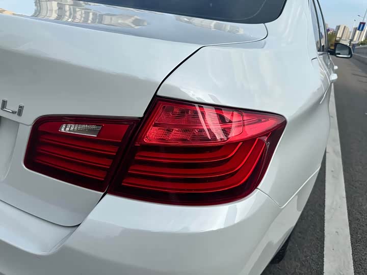 BMW 5-Series 2014 525 Li Leading — фото 17