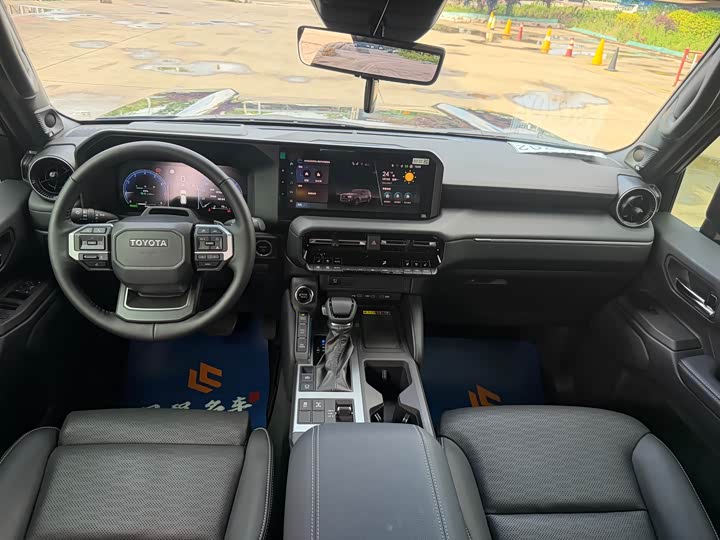 Toyota Prado — фото 12