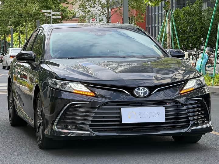 Toyota Camry — фото 3