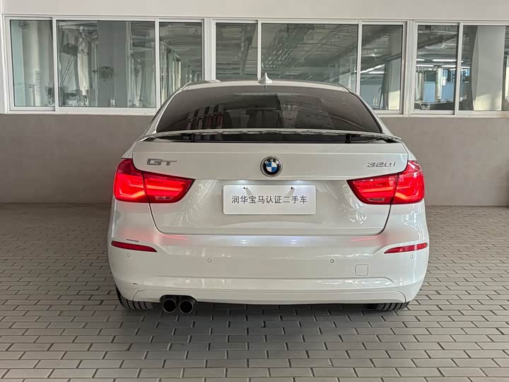 BMW 3-Series 2016 320i — фото 14