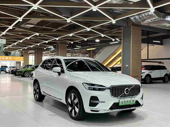 Volvo XC60 Hybrid 2025 Hybrid 4 WD — фото 2