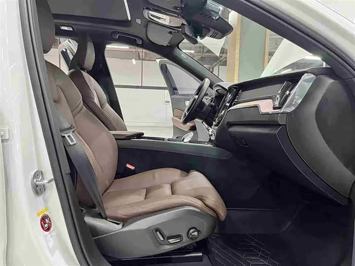 Volvo XC60 Hybrid 2025 Hybrid 4 WD — фото 13