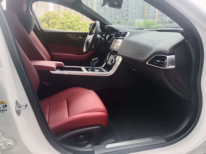 Jaguar XEL 2024 2.0 T 250 PS R-DYNAMIC S — фото 13