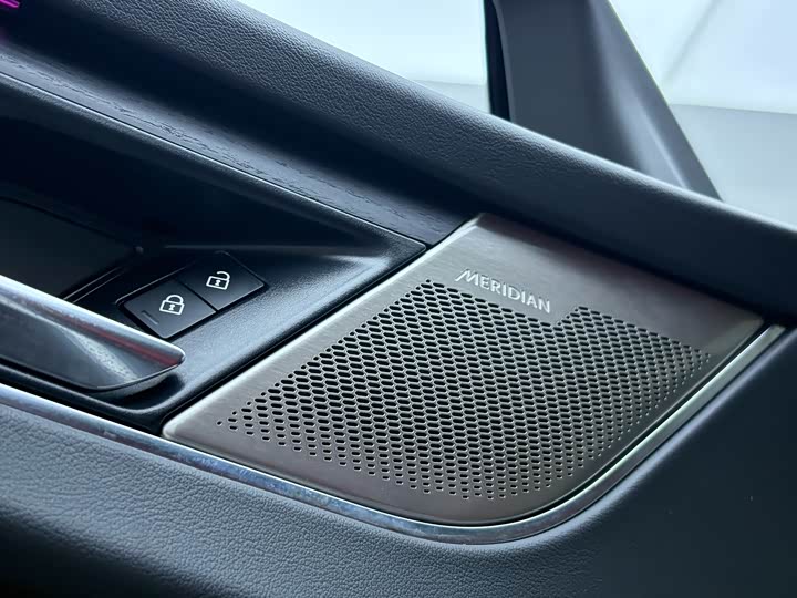 Jaguar F-PACE 2023 P 250 R-Dynamic BLACK — фото 12