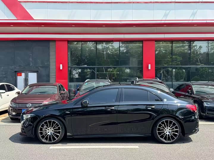 Mercedes-Benz A-Class 2022 AMG A 35 L 4 MATIC — фото 14