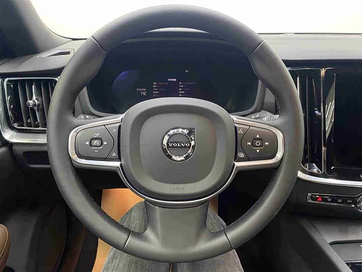 Volvo S60 2025 B 4 — фото 13