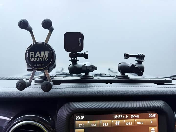 Jeep Wrangler — фото 17