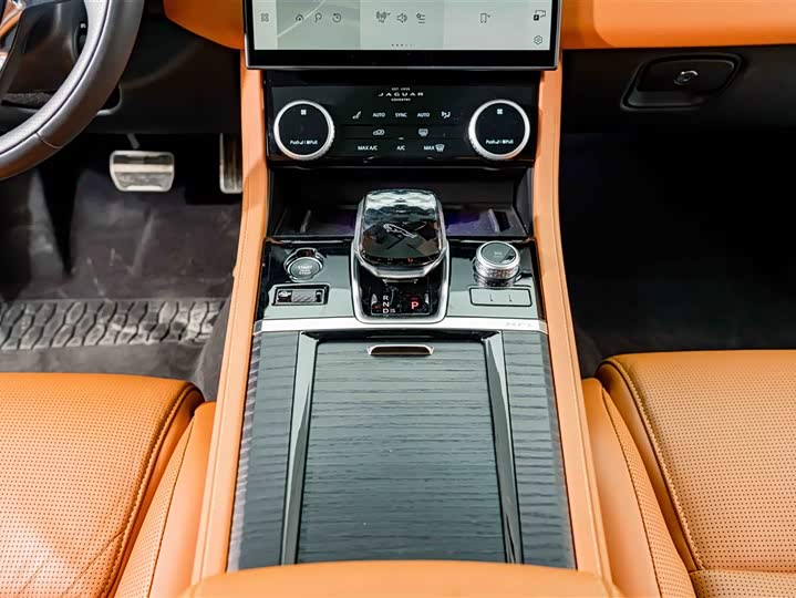 Jaguar XFL 2024 2.0 T P 300 4 WD — фото 15