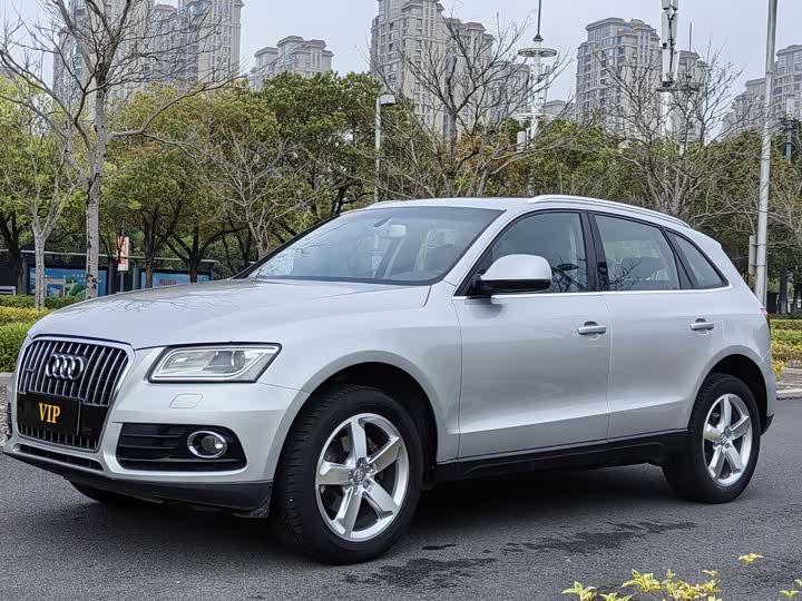 Audi Q5 2017 Plus 40 TFSI — фото 1