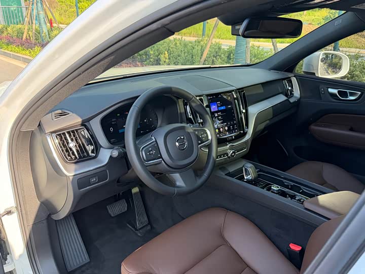 Volvo XC60 2023 B 5 4 WD — фото 4