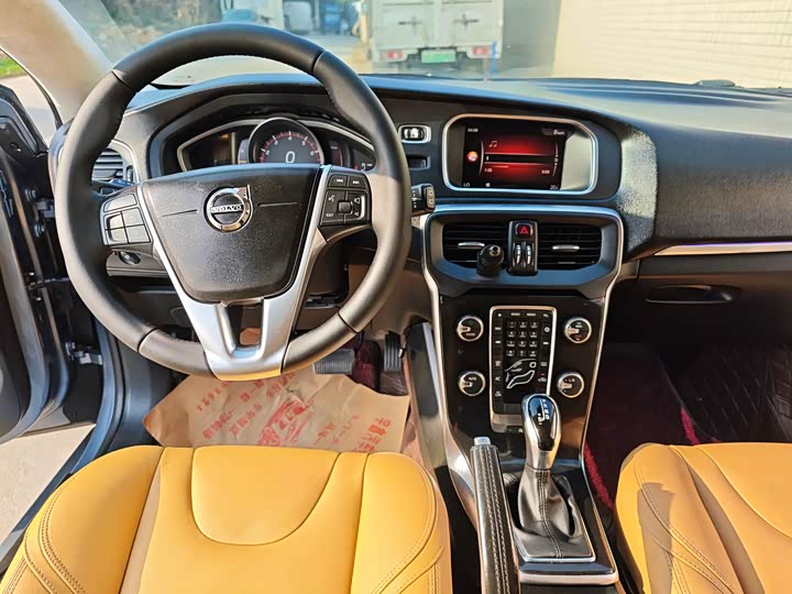 Volvo V40 2017 T 3 — фото 13