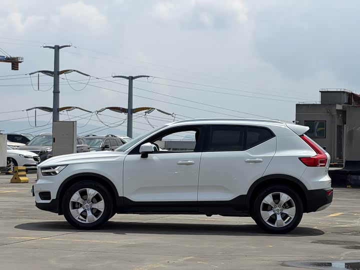 Volvo XC40 2020 T 3 — фото 4