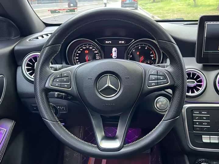 Mercedes-Benz CLA 2018 CLA 200 — фото 10