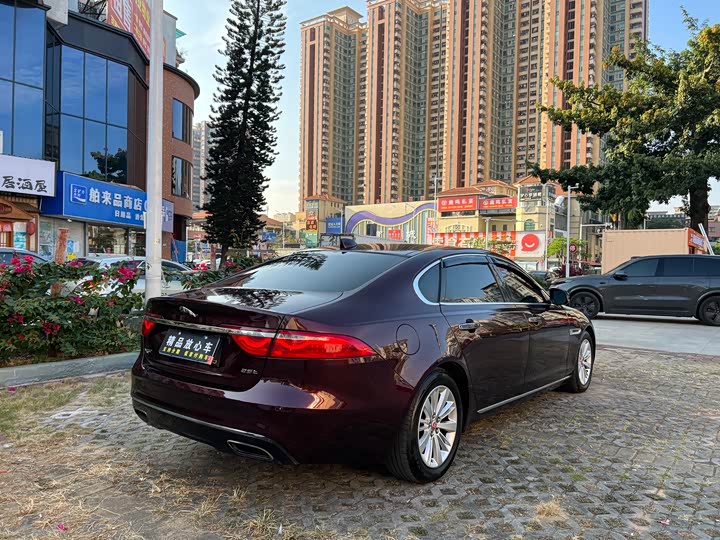 Jaguar XFL 2017 XFL 2.0 T 240 PS — фото 6