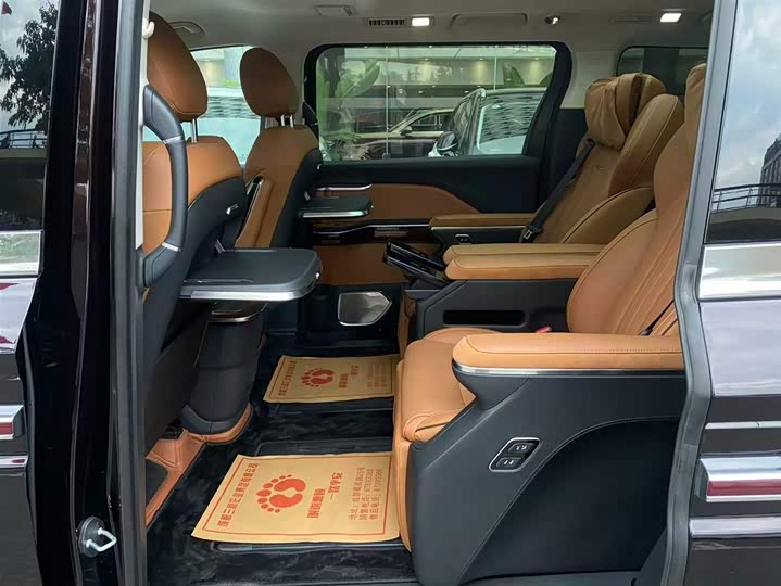 Hongqi HQ9 PHEV 2024 2.0 T 4 WD — фото 37